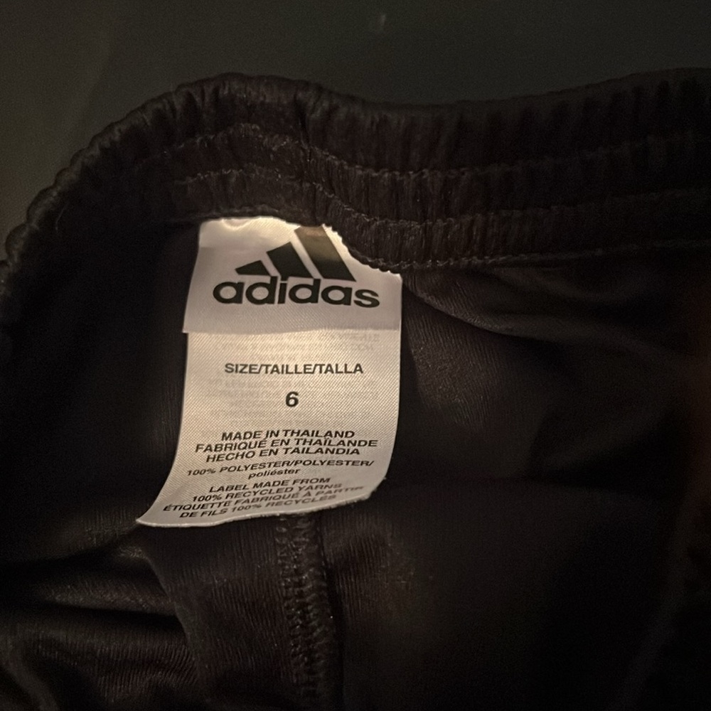 Adidas boys size 6 - Picture 4 of 4